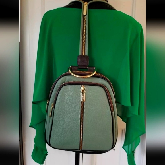 NWT 🇮🇹 Valentina Italian Green Pebbled leather Sling Backpack/Shoulder Bag - Picture 2 of 14